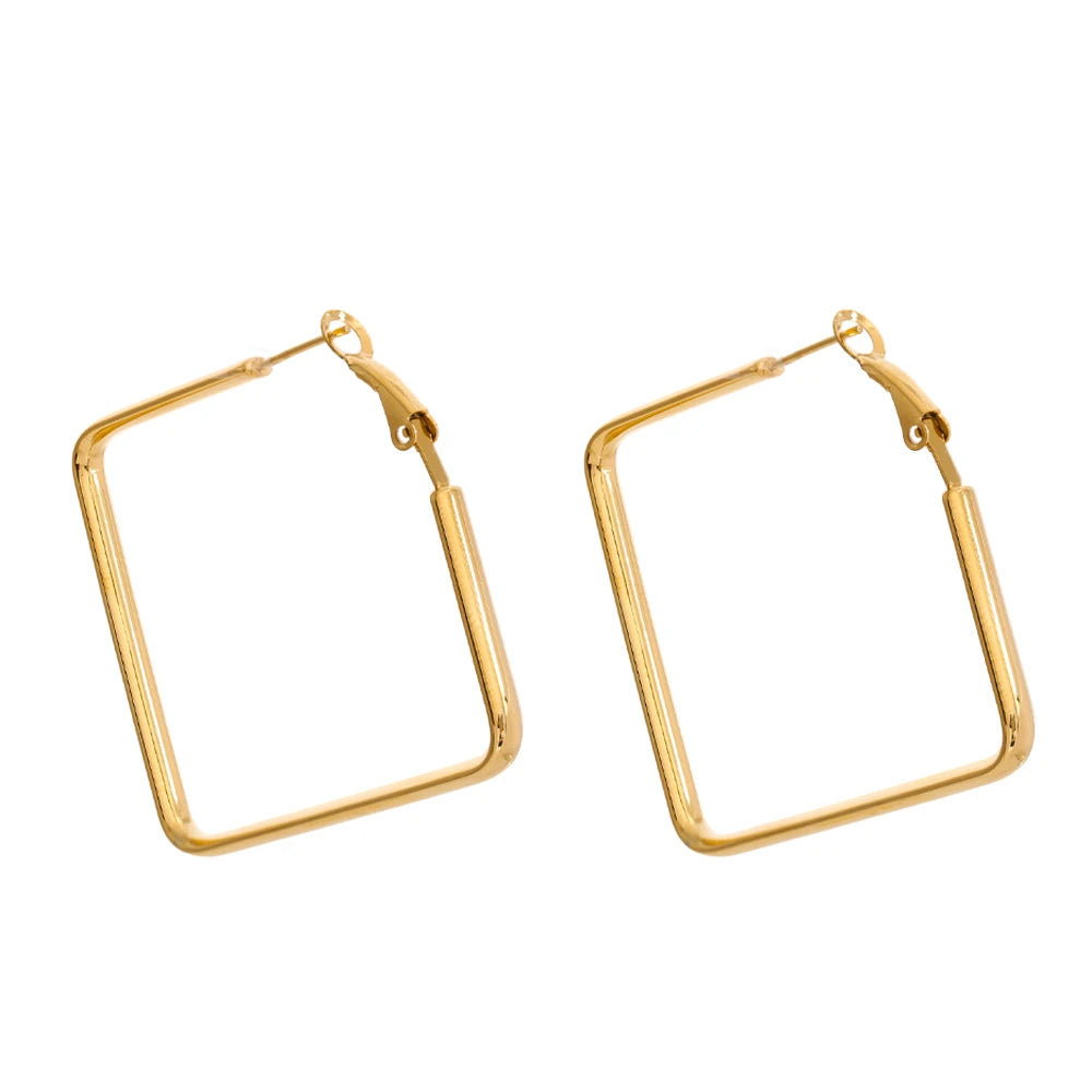 Geometric earrings in gold-plated stainless steel.