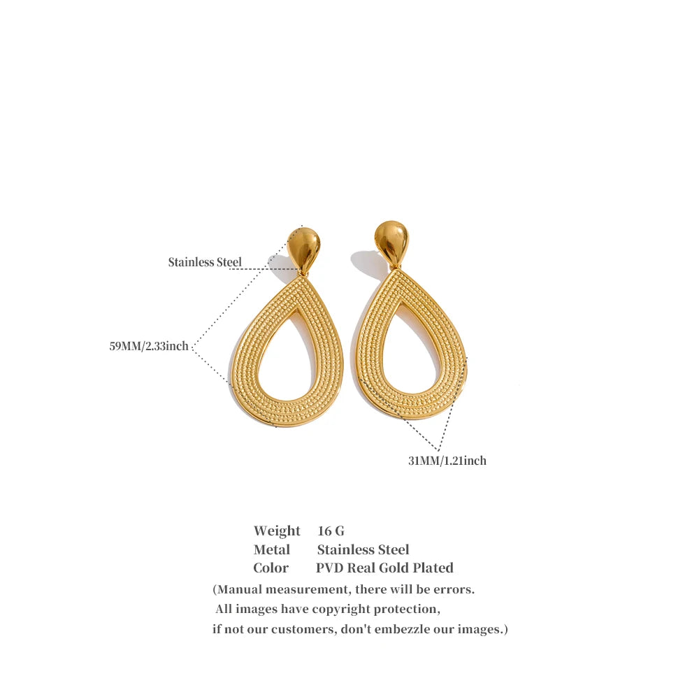 Geometric earrings in gold-plated stainless steel.