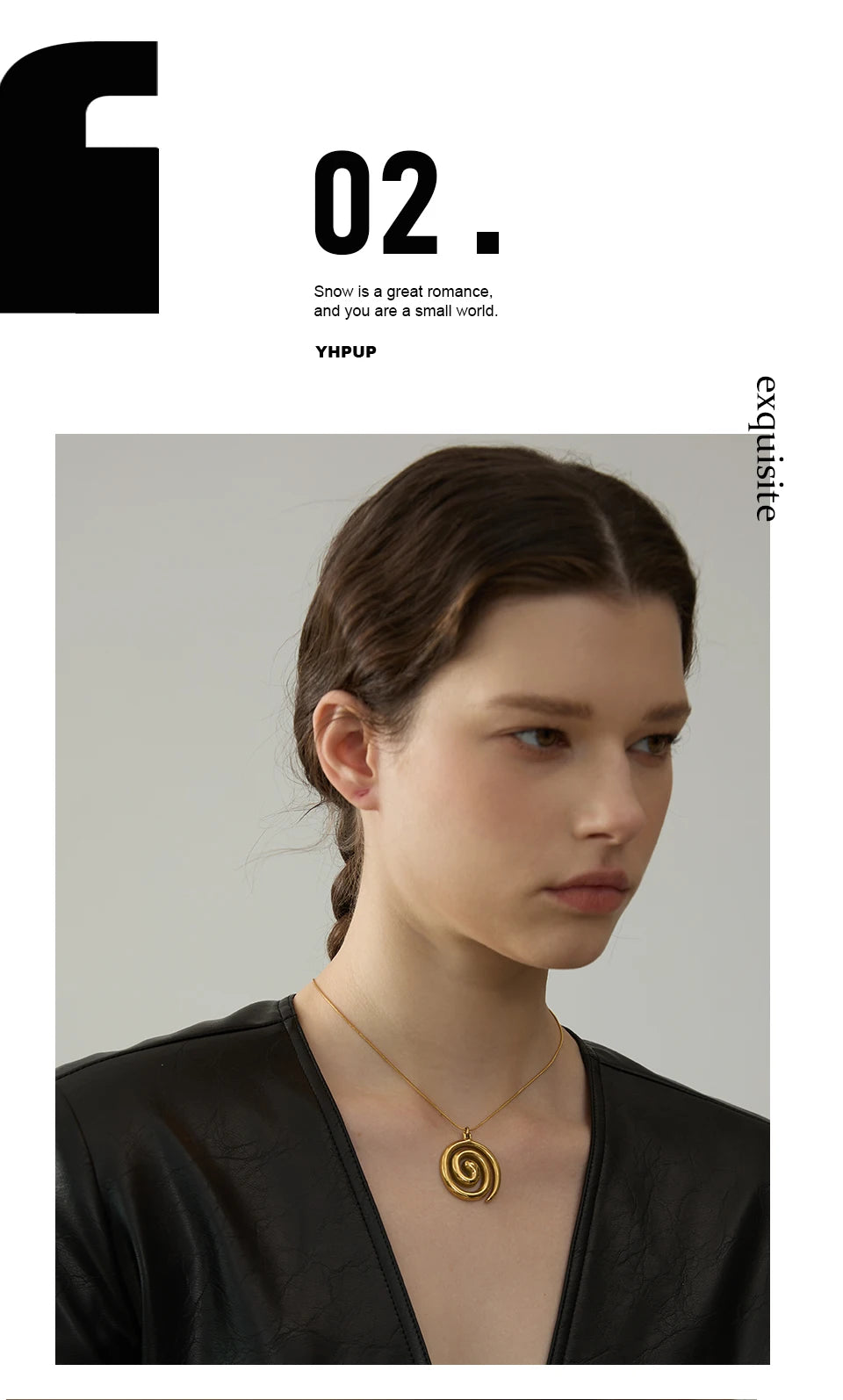 Geometric necklace in gold-plated stainless steel.