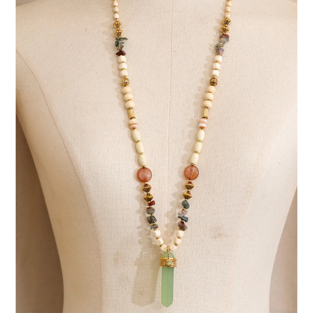 Resin acrylic natural stone necklace in gold-plated stainless steel with natural stone and resin.