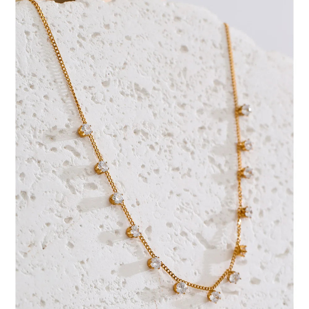Cubic zirconia geometric necklace in gold-plated stainless steel with cubic zirconia.