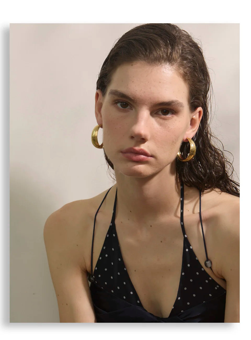 Geometric earrings in gold-plated stainless steel.