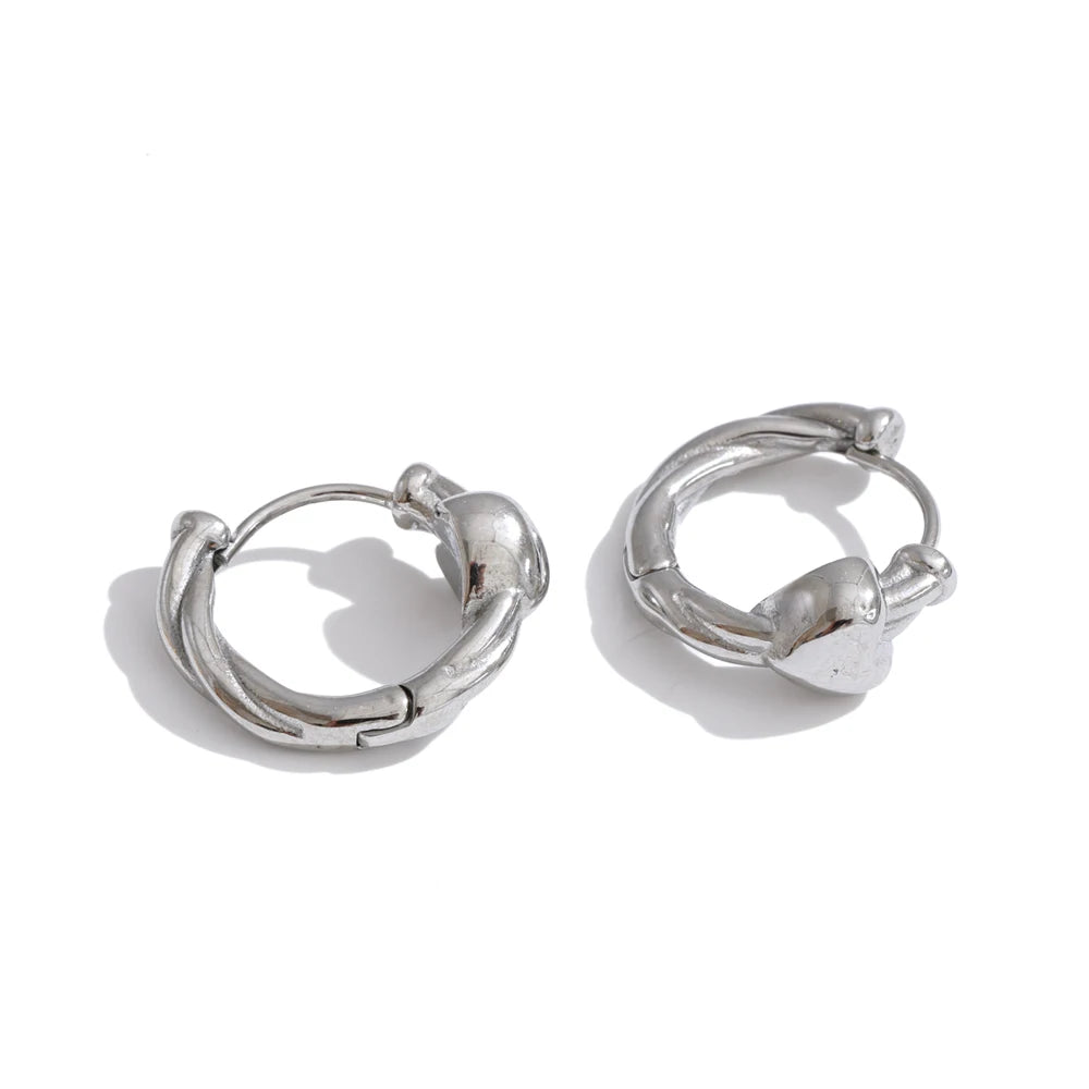 Heart earrings in gold-plated stainless steel.