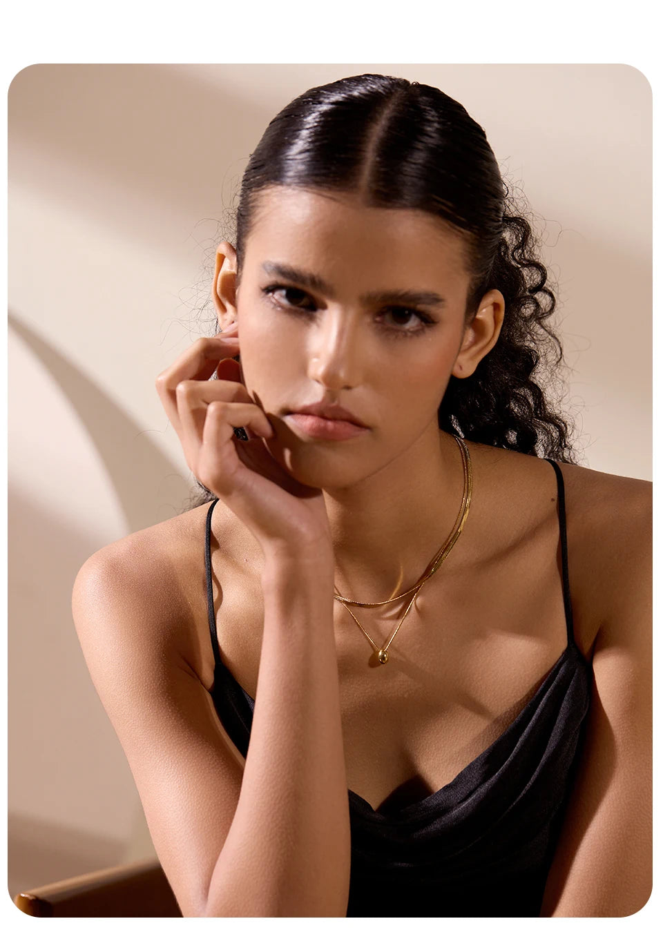 Snake geometric chain necklace in gold-plated stainless steel.