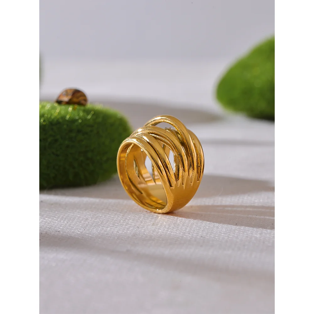 Geometric ring in 18K gold-plated stainless steel.