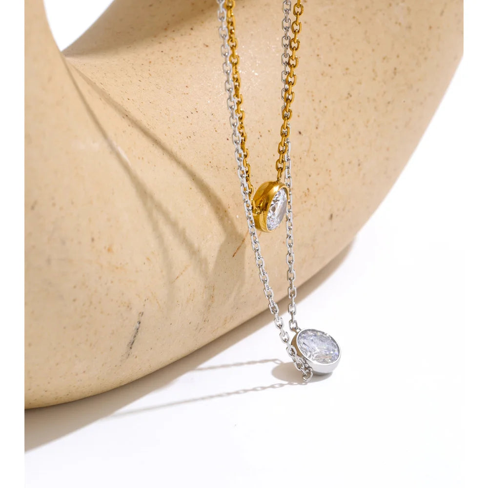Cubic zirconia geometric necklace in gold-plated stainless steel with cubic zirconia.