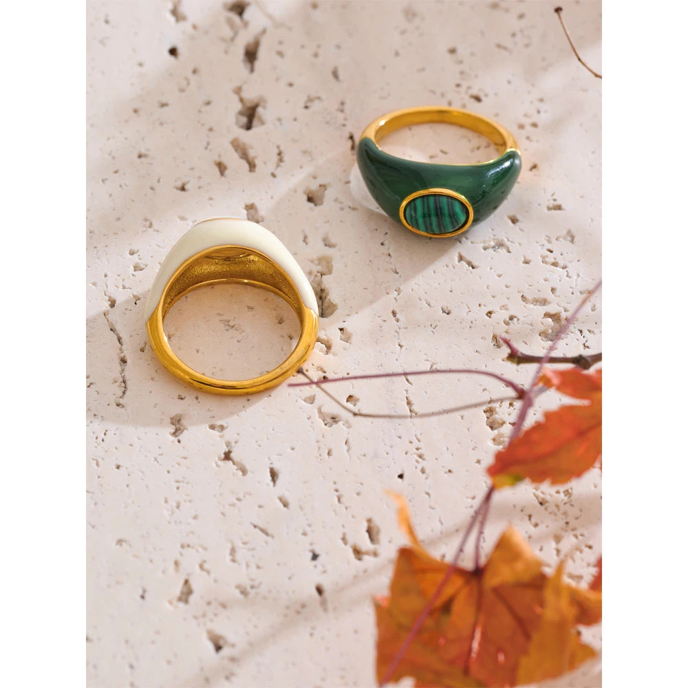 White shell enamel ring in 18K gold-plated stainless steel with natural stone and shell.