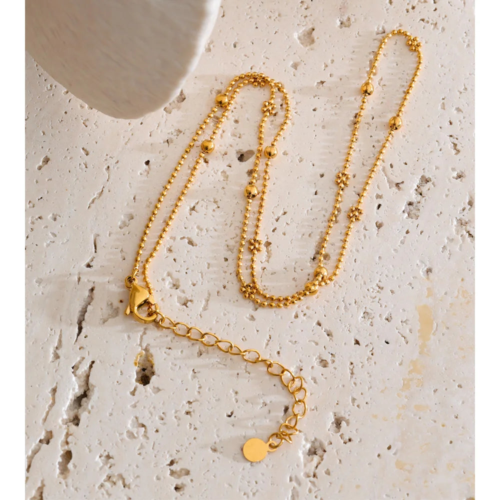 Geometric chain necklace in gold-plated stainless steel.
