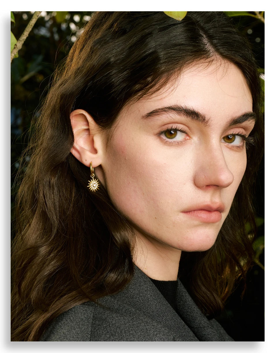 Cubic zirconia sun geometric earrings in gold-plated stainless steel with cubic zirconia.
