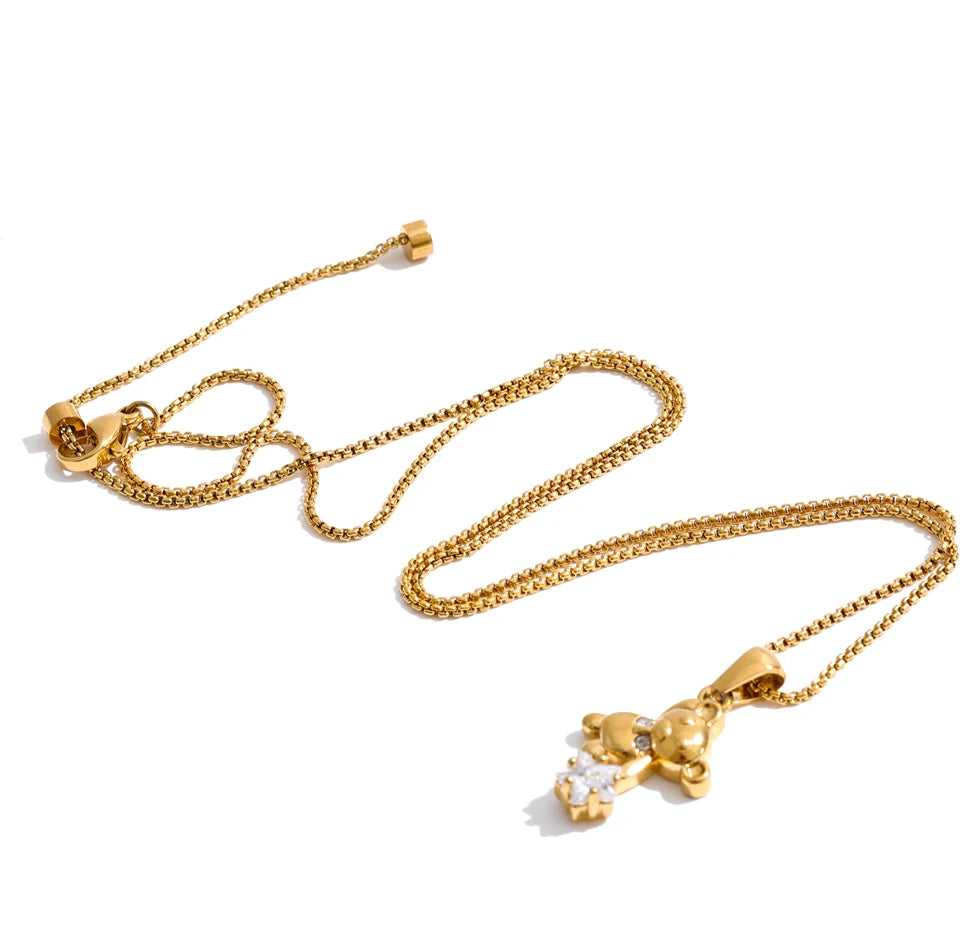 Cubic zirconia star geometric necklace in gold-plated stainless steel with cubic zirconia.