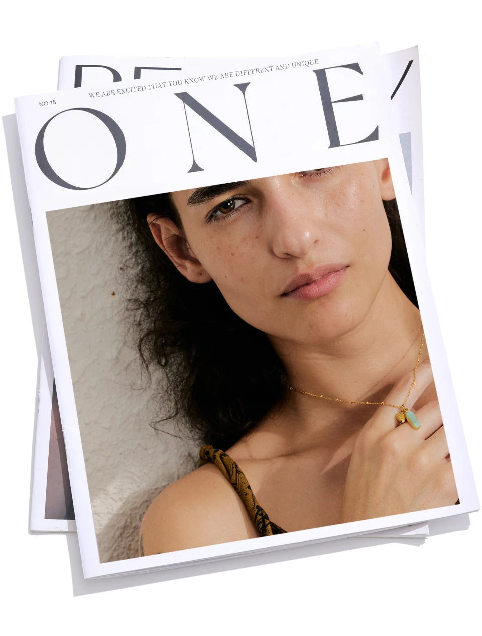 Natural stone heart geometric necklace in gold-plated stainless steel with natural stone.