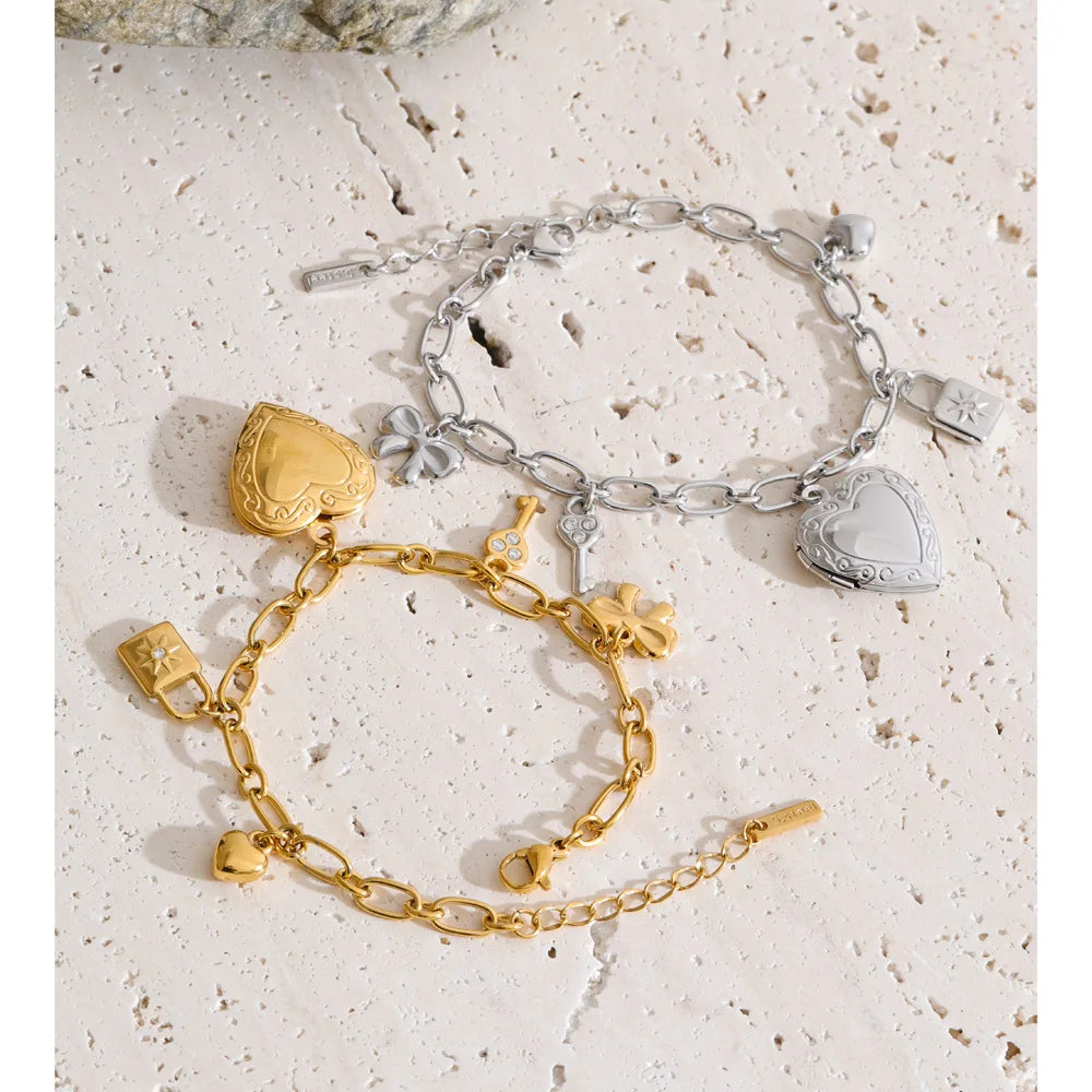 Heart necklace in gold-plated stainless steel.