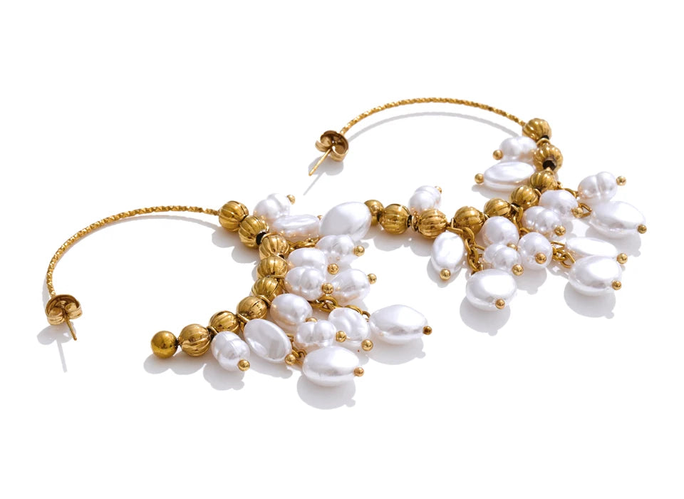 Pearl geometric earrings in gold-plated stainless steel with pearl.