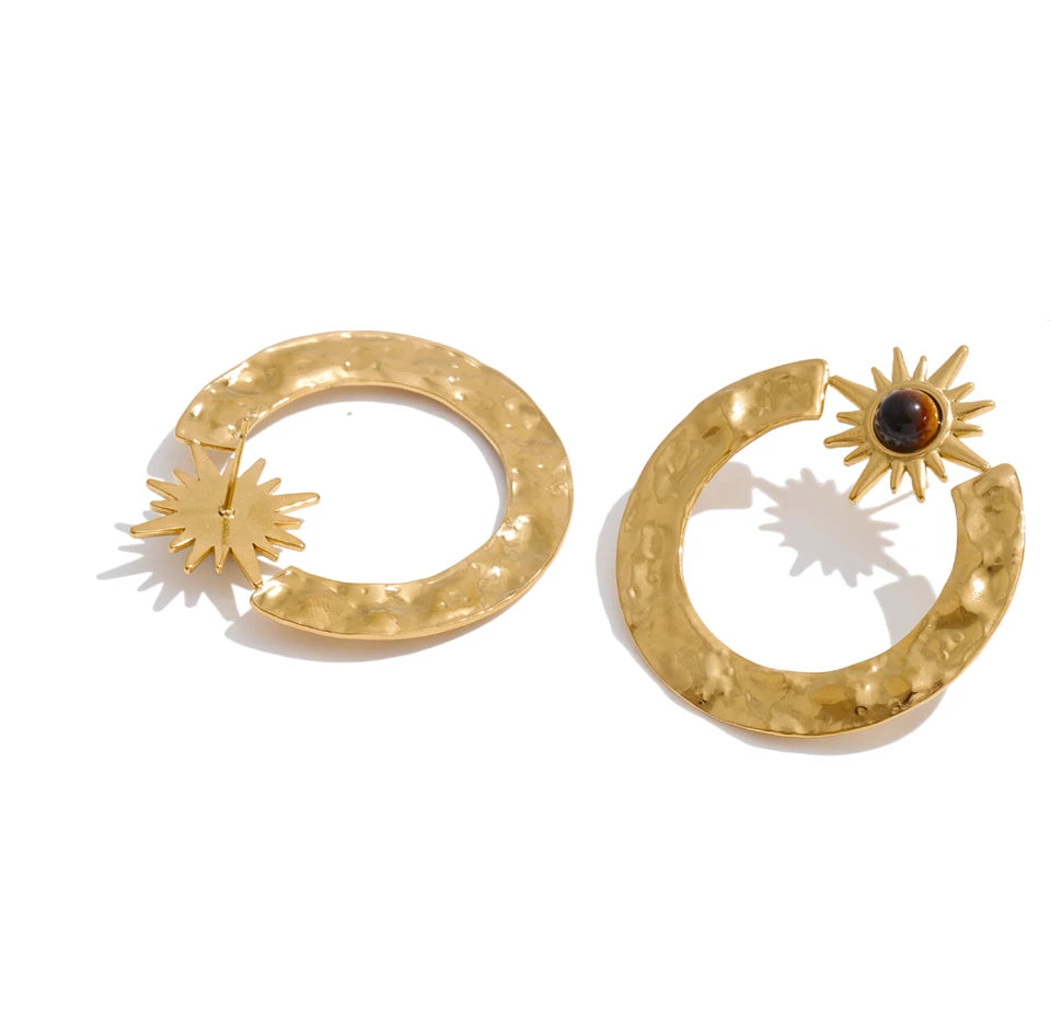 Natural stone star geometric earrings in gold-plated stainless steel with natural stone.