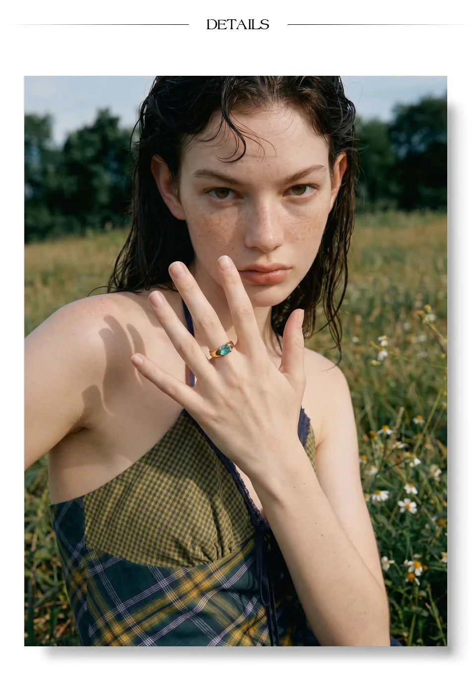 White cubic zirconia geometric ring in 18K gold-plated stainless steel with cubic zirconia.