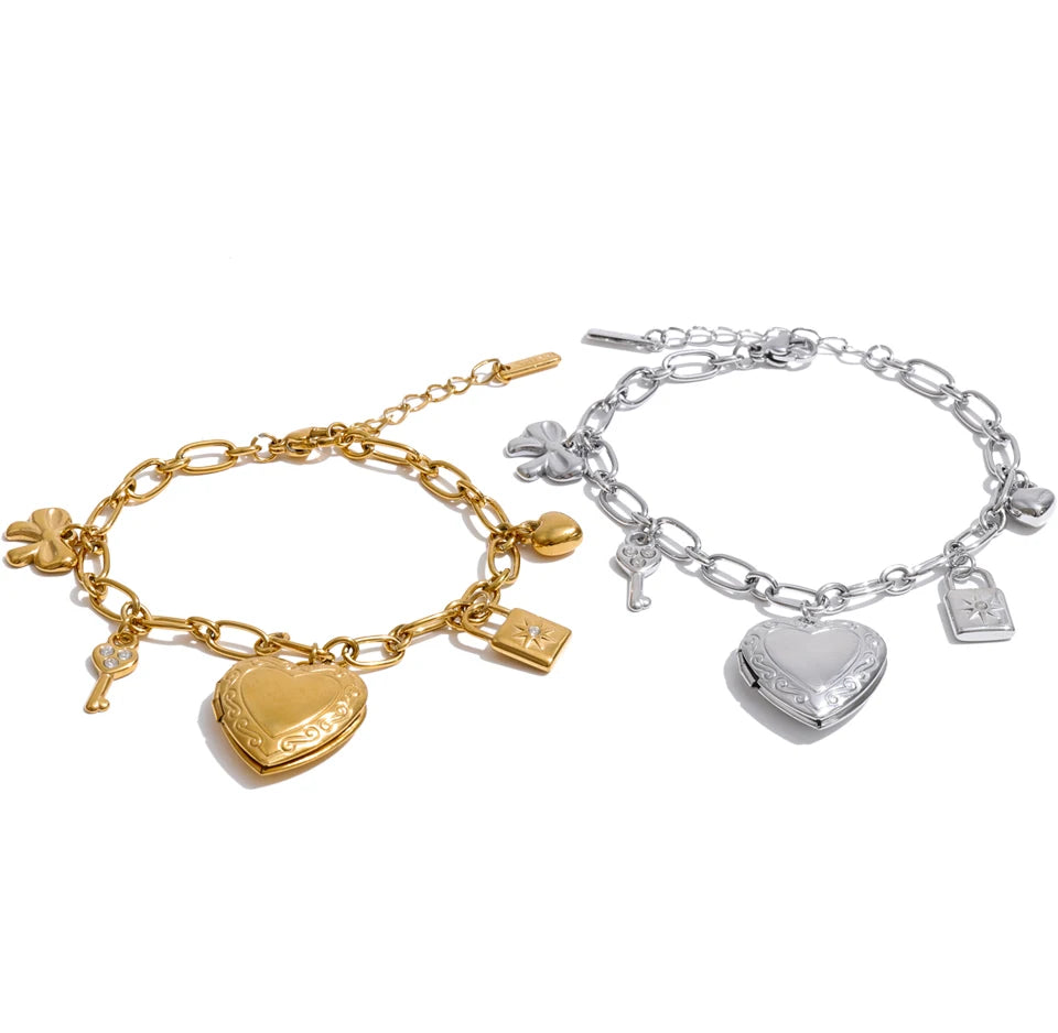 Heart necklace in gold-plated stainless steel.