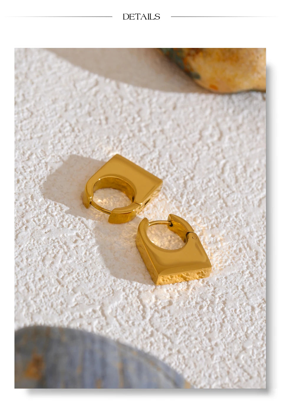 Geometric earrings in gold-plated stainless steel.
