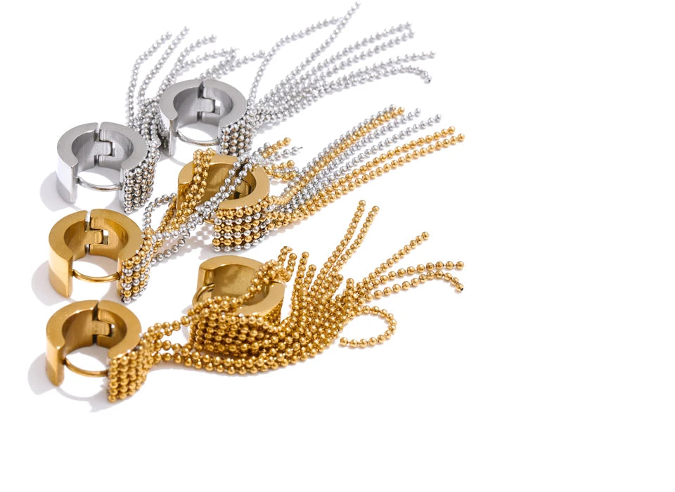 Geometric chain earrings in gold-plated stainless steel.
