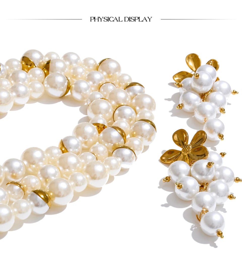 Pearl beaded geometric earrings in gold-plated stainless steel with pearl.