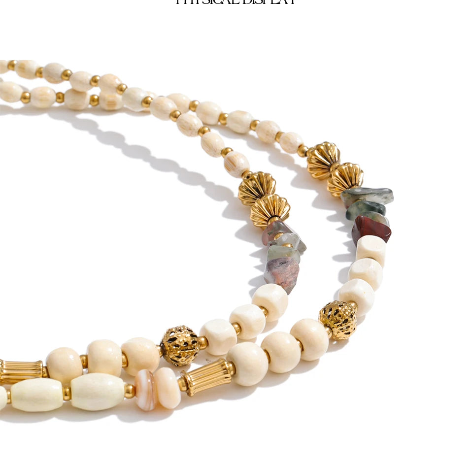 Resin acrylic natural stone necklace in gold-plated stainless steel with natural stone and resin.