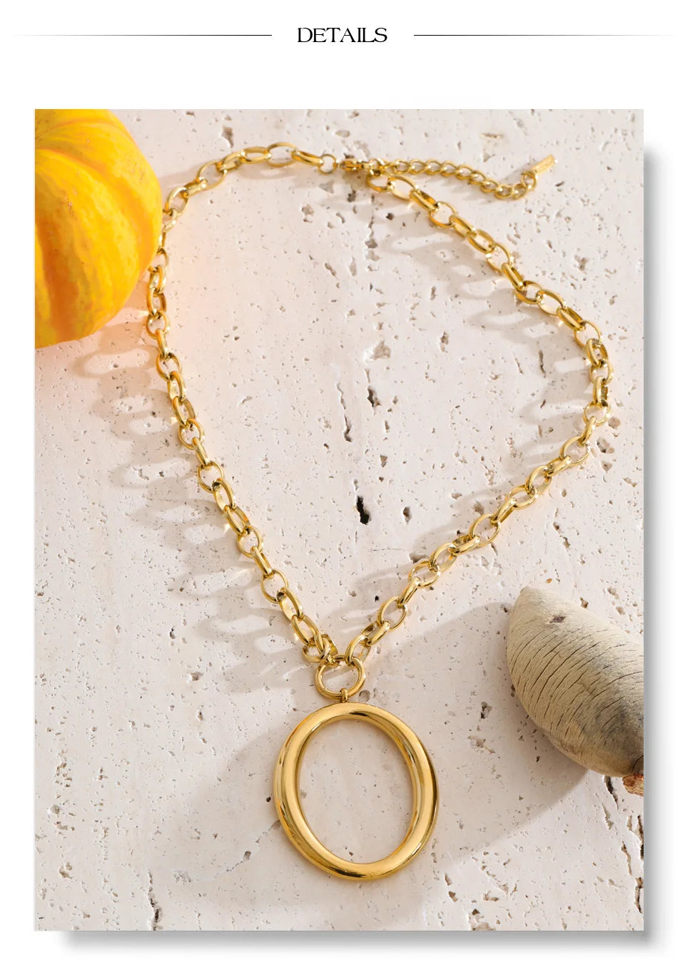 Geometric necklace in gold-plated stainless steel.