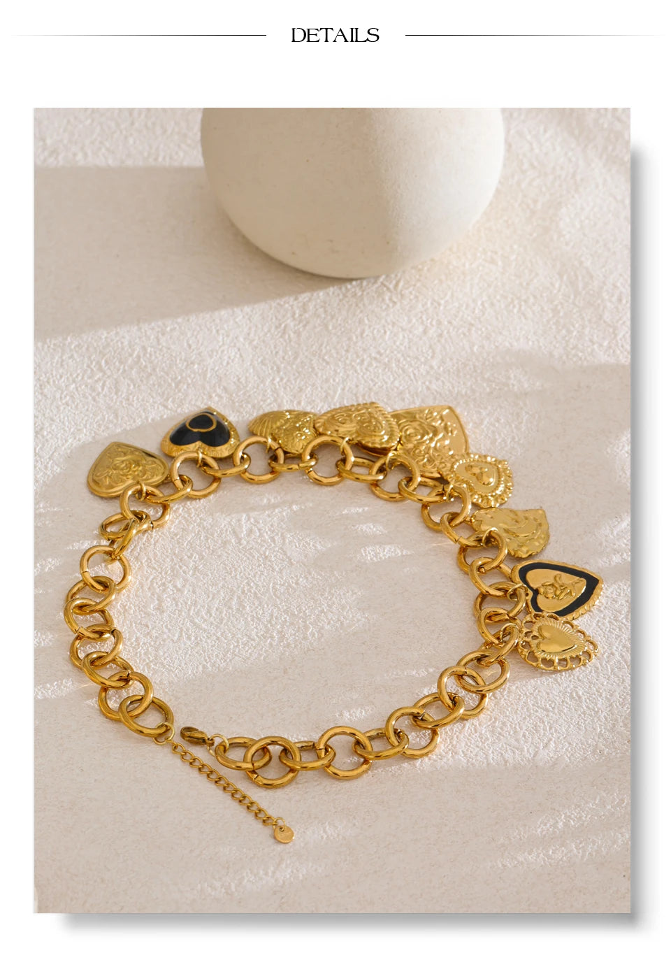 Heart necklace in gold-plated stainless steel.