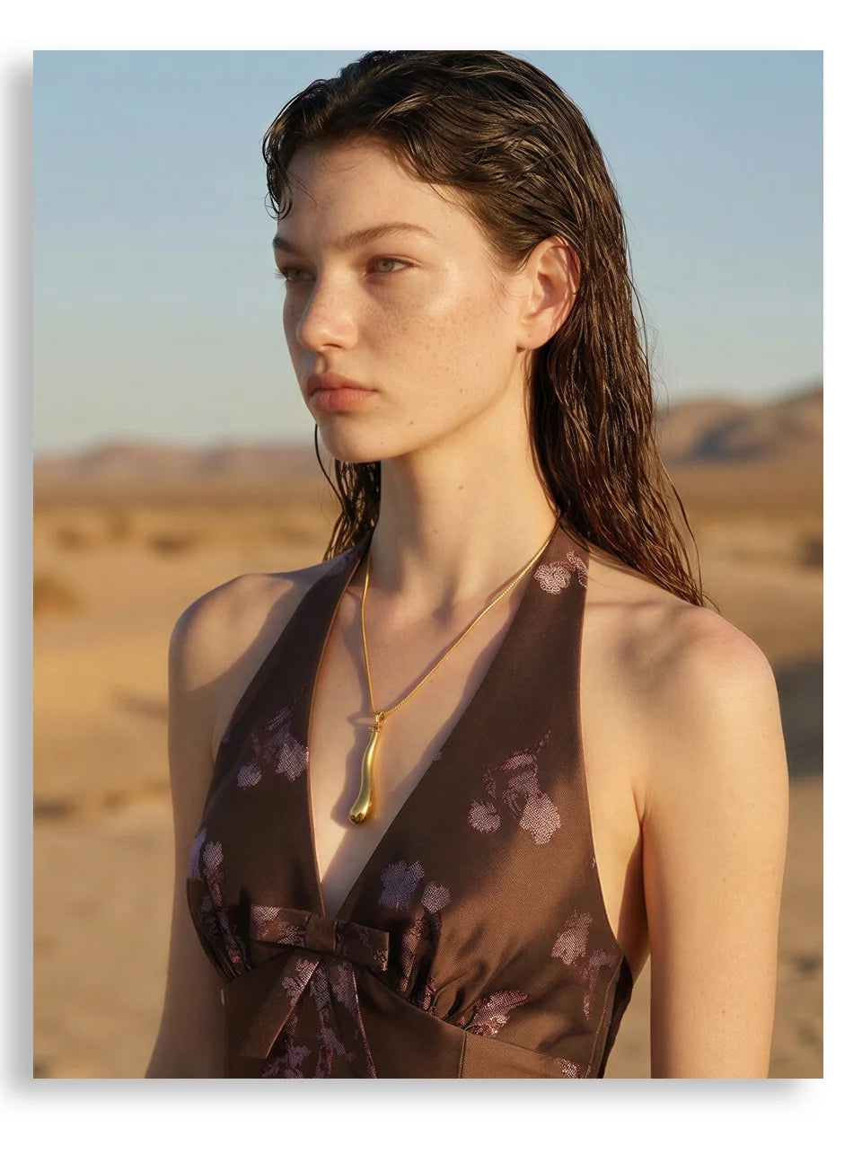 Geometric necklace in gold-plated stainless steel.