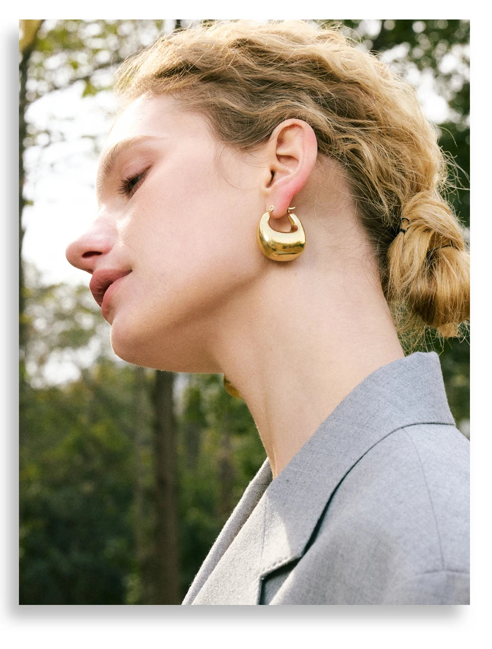 Geometric earrings in gold-plated stainless steel.