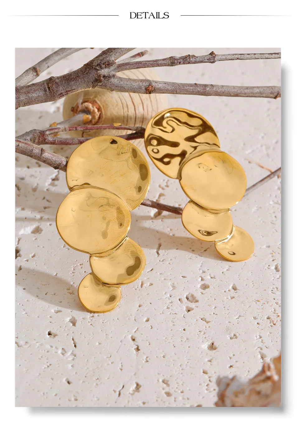 Geometric earrings in gold-plated stainless steel.
