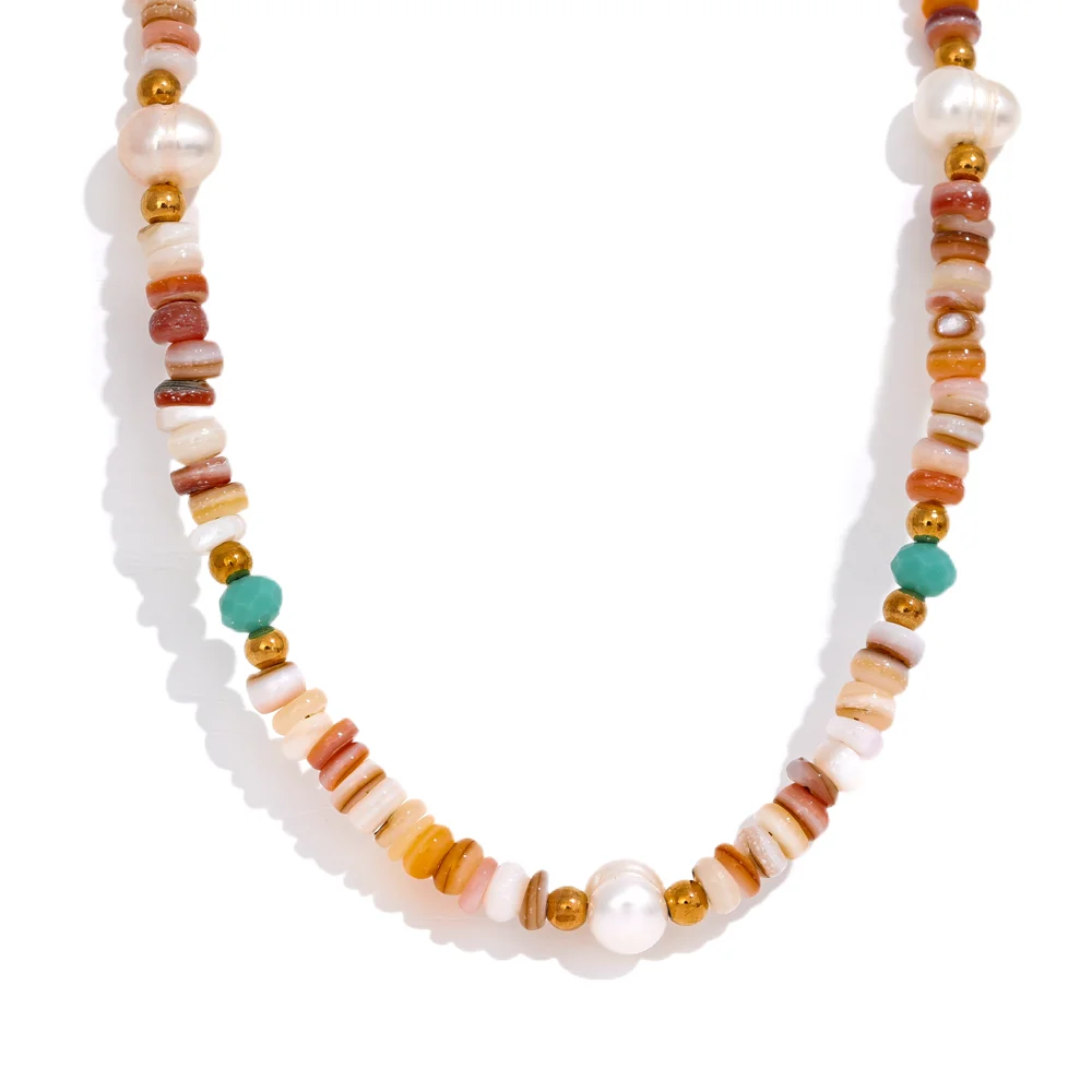 Freshwater pearl natural stone beaded necklace in gold-plated stainless steel with freshwater pearl and natural stone.