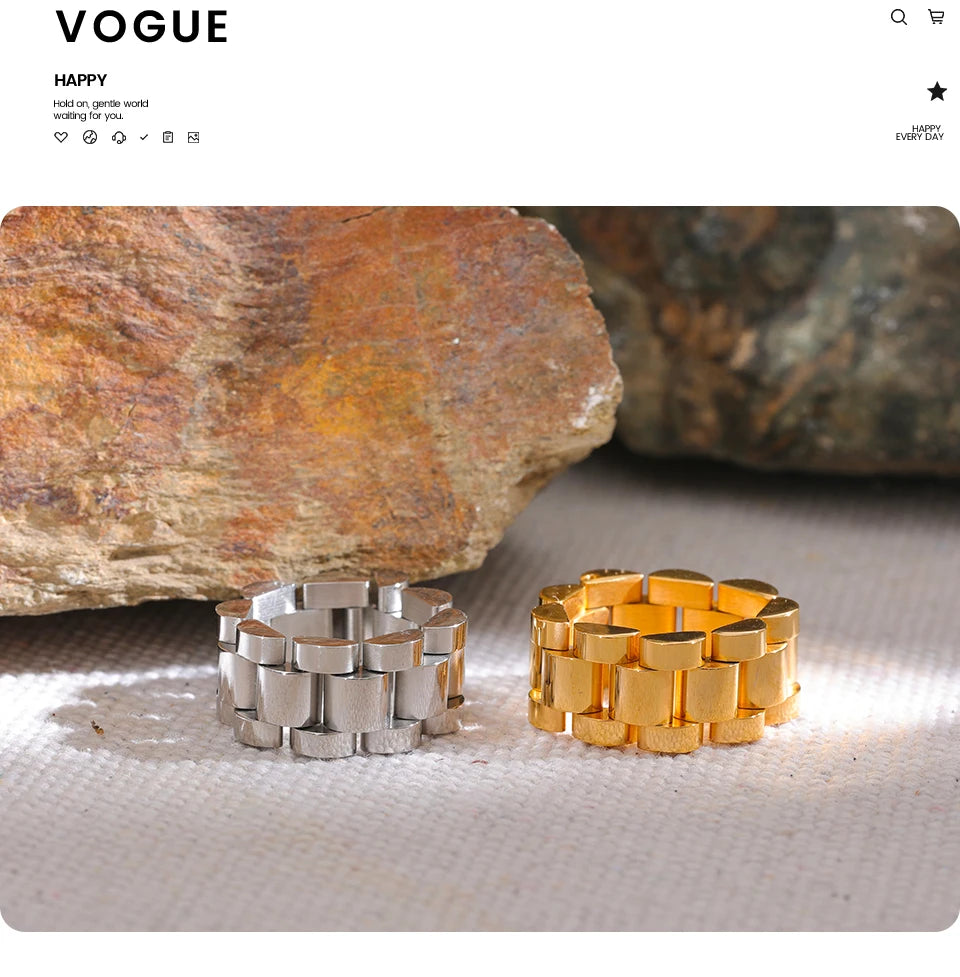 Geometric chain ring in gold-plated stainless steel.