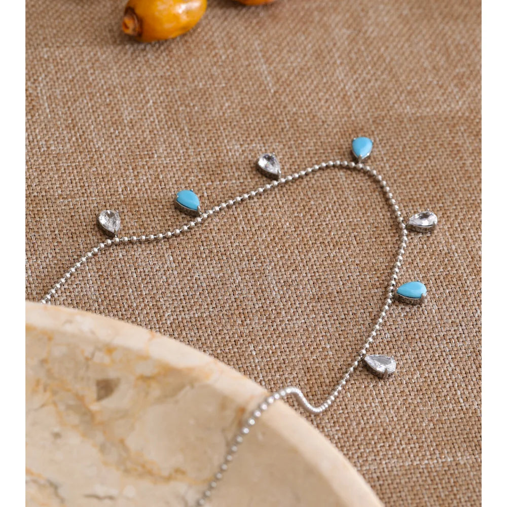 Cubic zirconia necklace in gold-plated stainless steel with cubic zirconia.