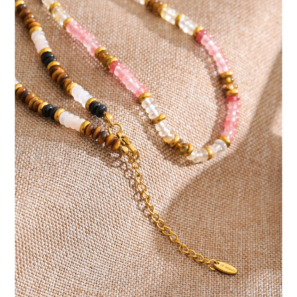 Pink natural stone beaded necklace in gold-plated stainless steel with natural stone.