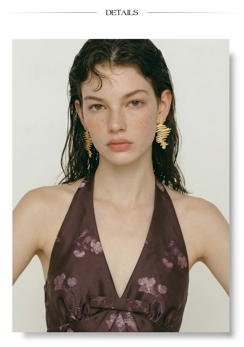 Geometric earrings in gold-plated stainless steel.