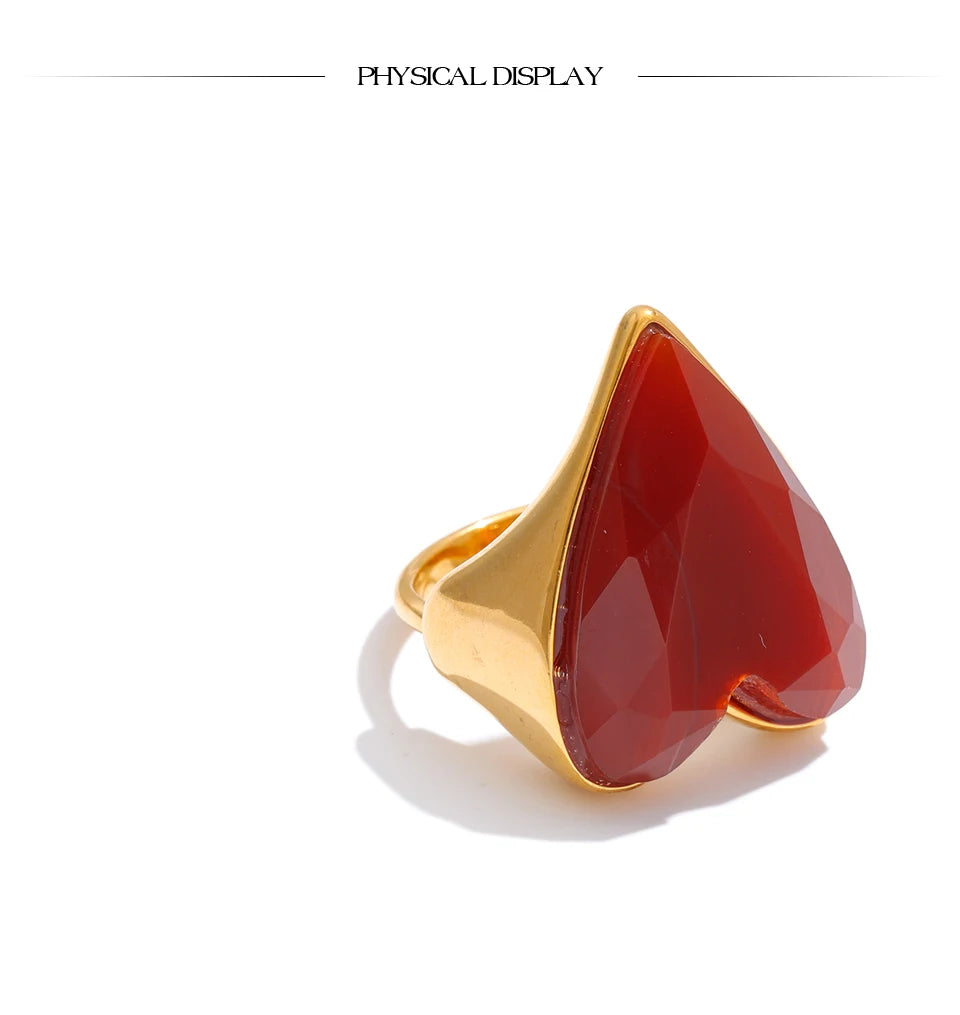 Red natural stone heart ring in 18K gold-plated stainless steel with natural stone.