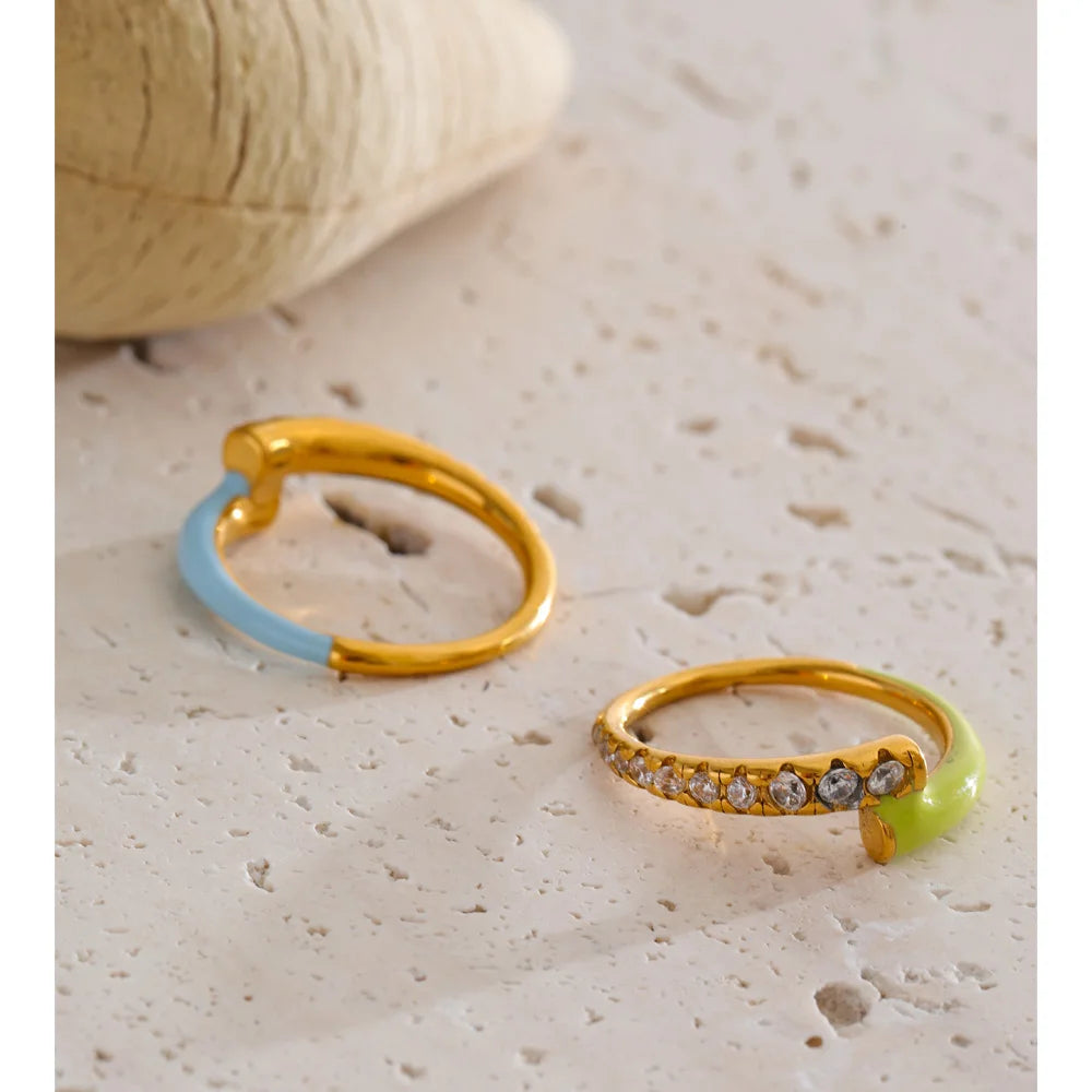 Green cubic zirconia enamel ring in 18K gold-plated stainless steel with cubic zirconia and enamel.