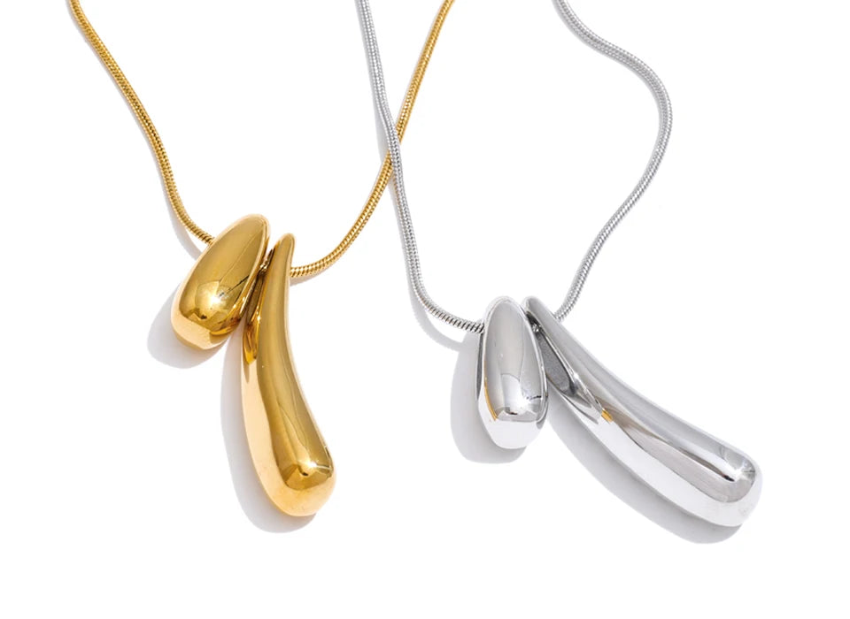 Geometric necklace in gold-plated stainless steel.