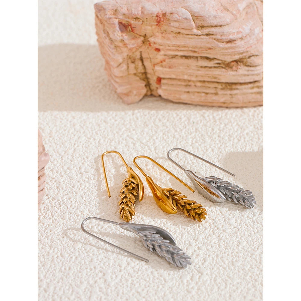 Geometric earrings in gold-plated 316L stainless steel.