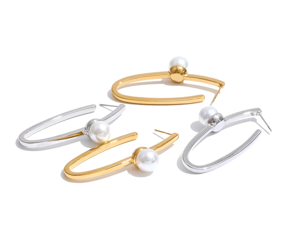 Pearl geometric earrings in gold-plated stainless steel with pearl.