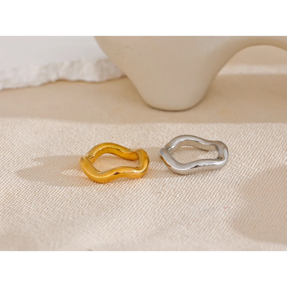 Geometric ring in 18K gold-plated stainless steel.