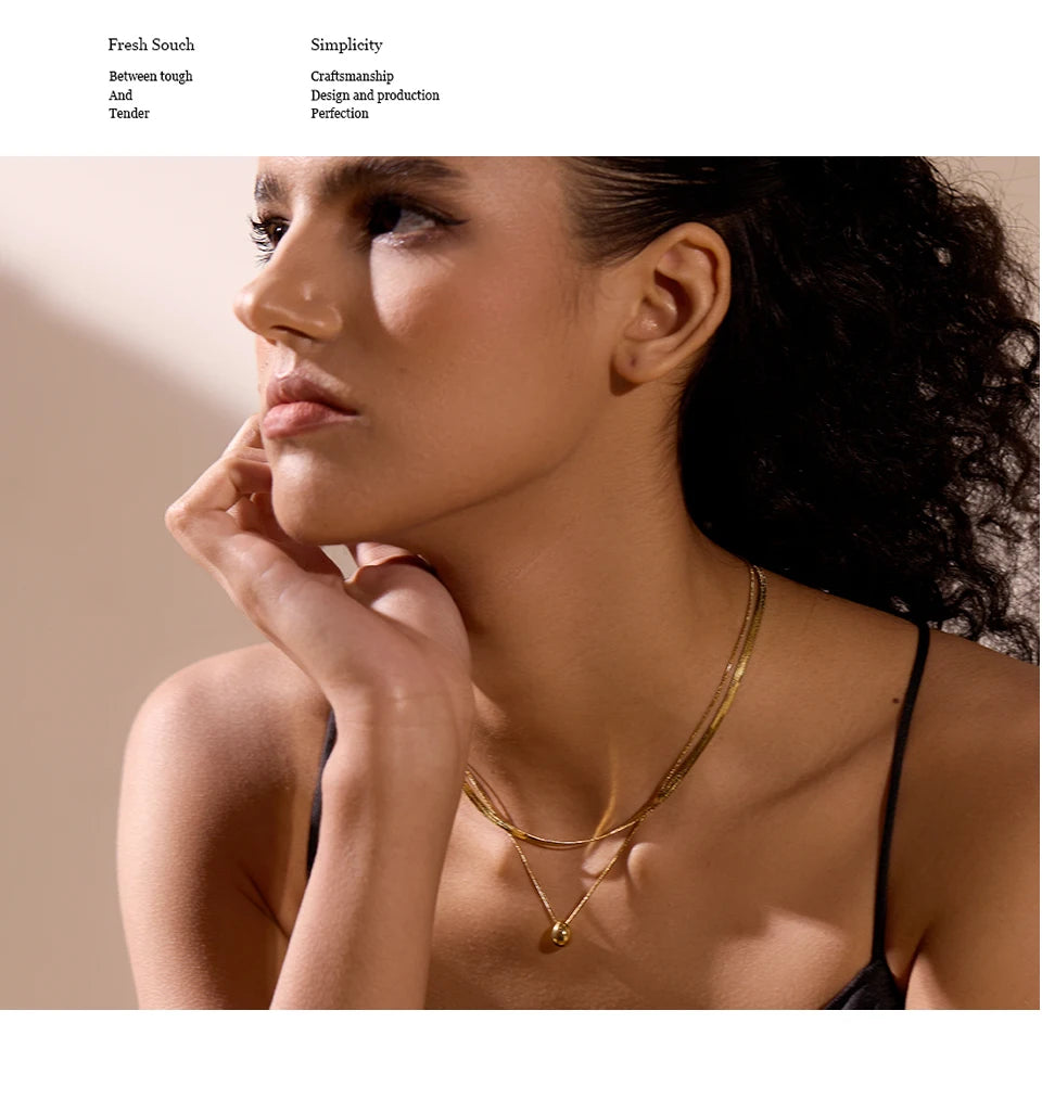 Snake geometric chain necklace in gold-plated stainless steel.