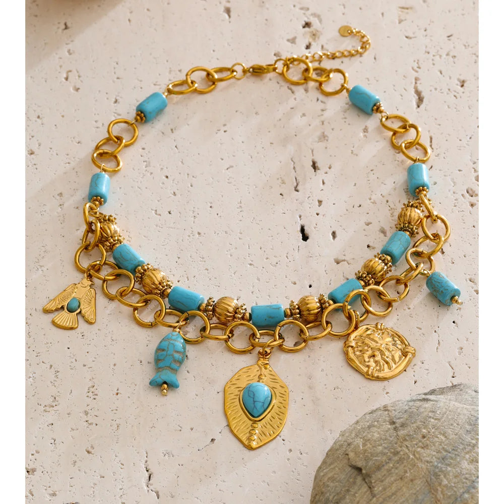 Natural stone geometric necklace in gold-plated stainless steel with natural stone.