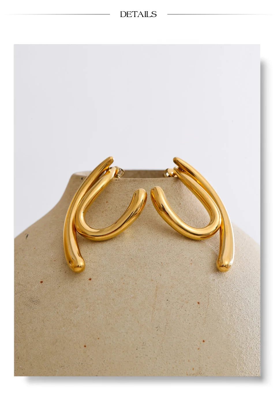 Geometric earrings in gold-plated stainless steel.