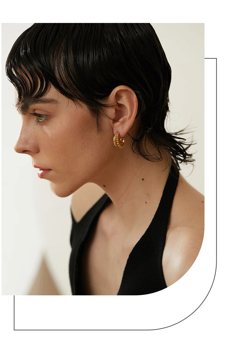 Pearl vintage geometric earrings in 18K gold-plated stainless steel with pearl.