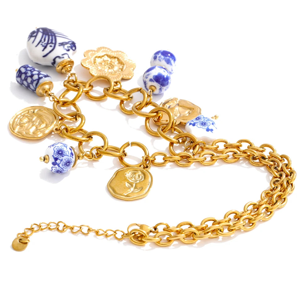 Heart flower star necklace in gold-plated stainless steel.