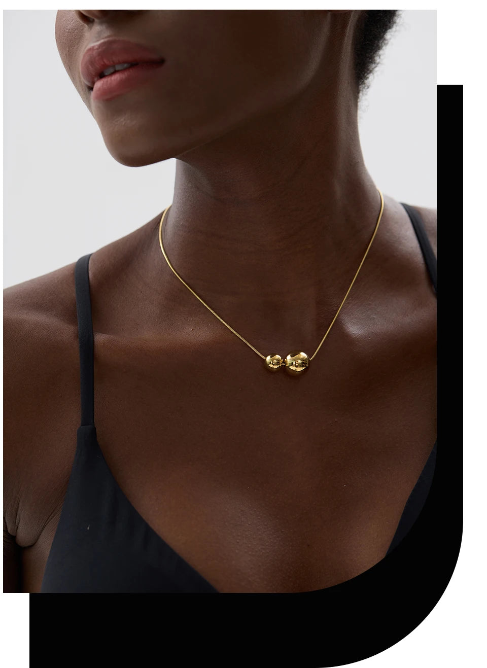 Beaded geometric necklace in gold-plated stainless steel.