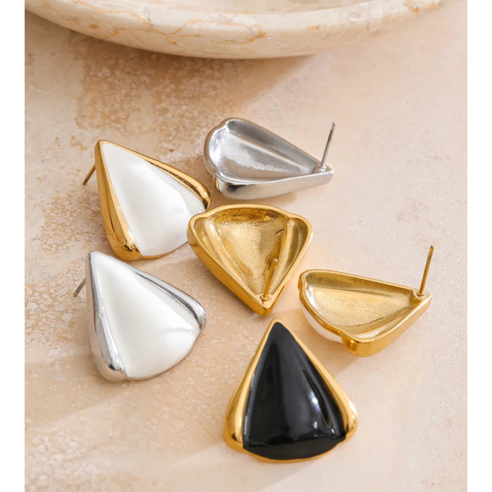 Black pearl geometric earrings in gold-plated stainless steel with pearl.