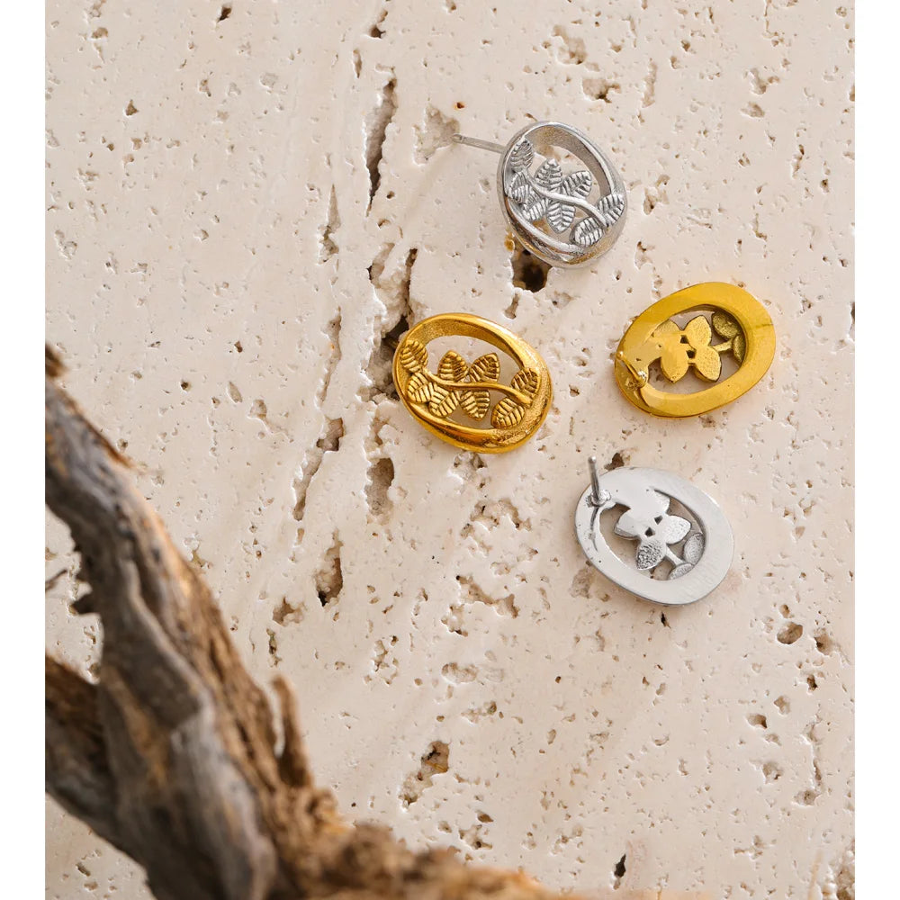Geometric earrings in gold-plated stainless steel.