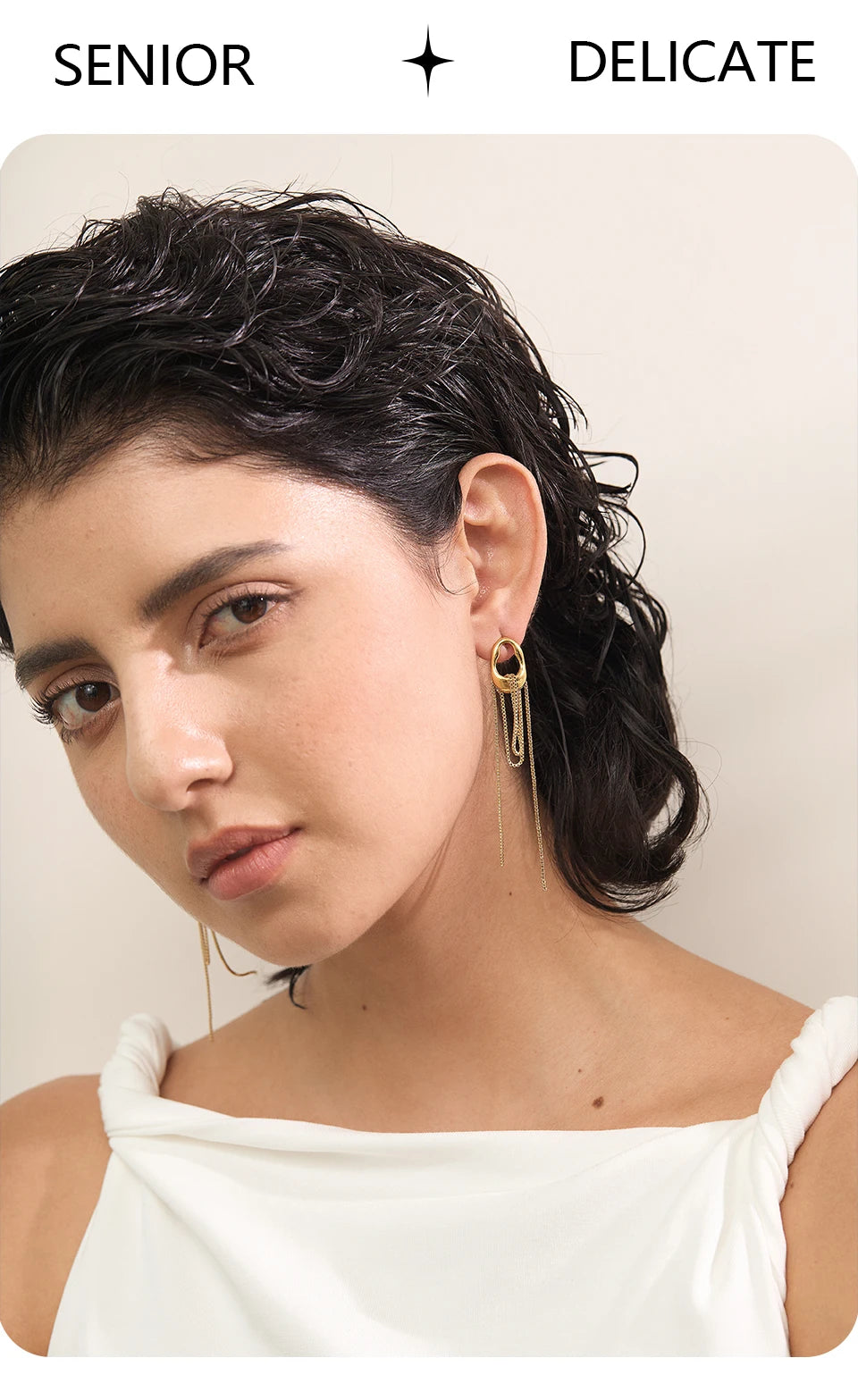 Geometric chain earrings in gold-plated 316L stainless steel.