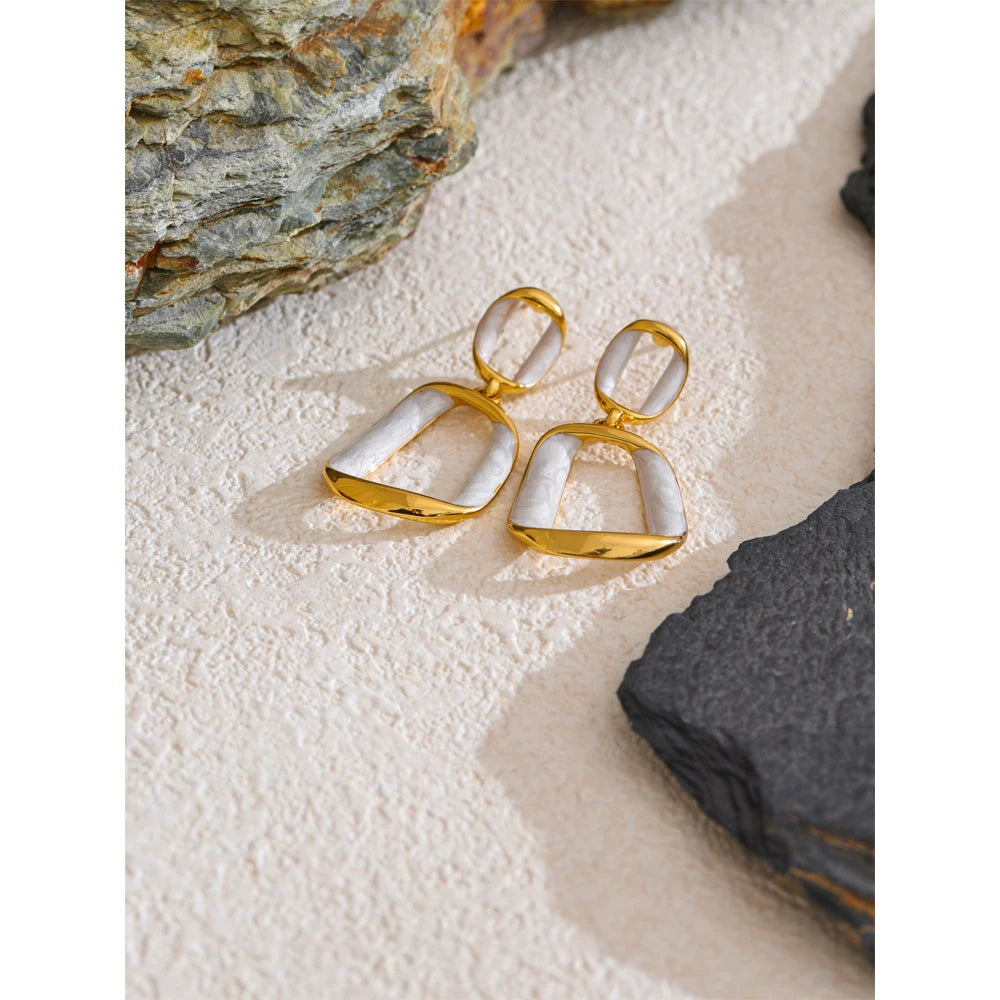 White enamel geometric earrings in gold-plated stainless steel with enamel.
